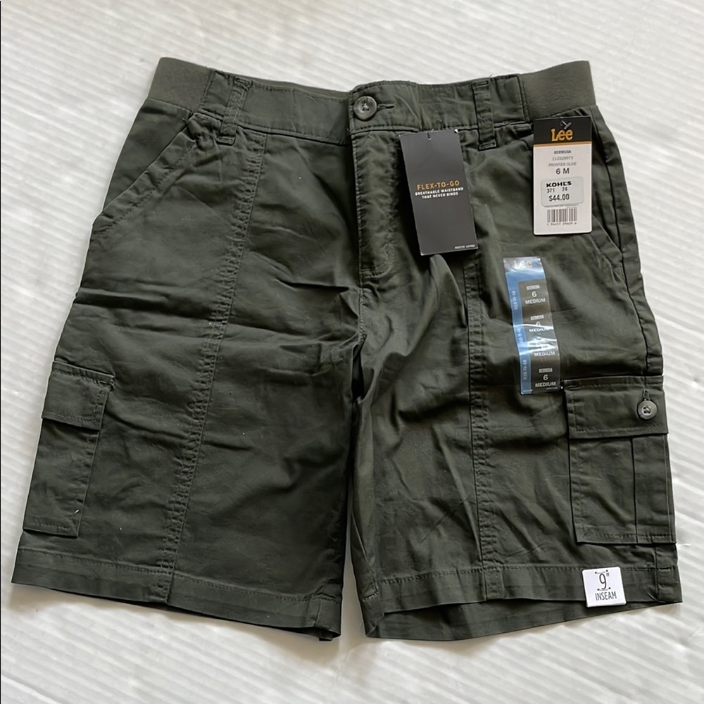NWT Lee Green Cargo Shorts with Relaxed Fit 6 M